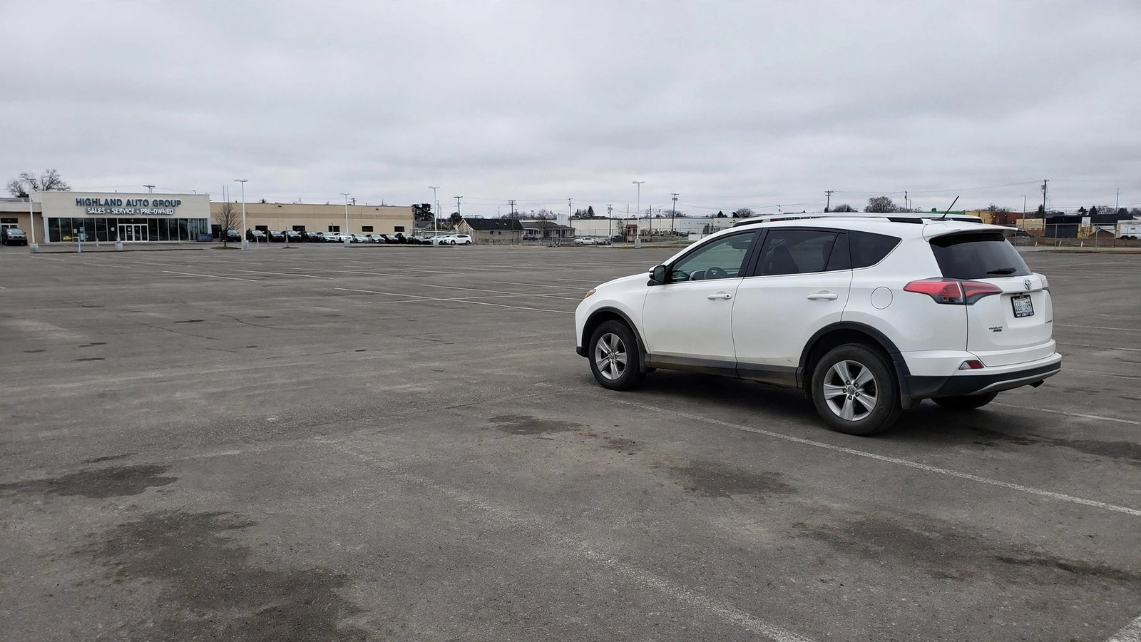 Automotive Photo Resizing & Cropping example 3 - car photo before professional editing by Cars Photo Editor