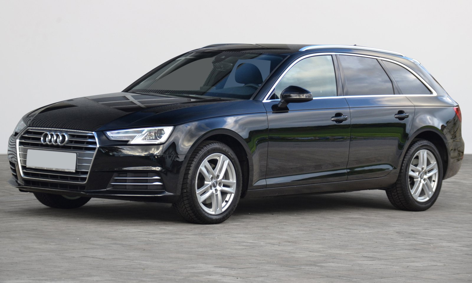 Car Lighting & Exposure Correction example 8 - car photo after professional editing by Cars Photo Editor